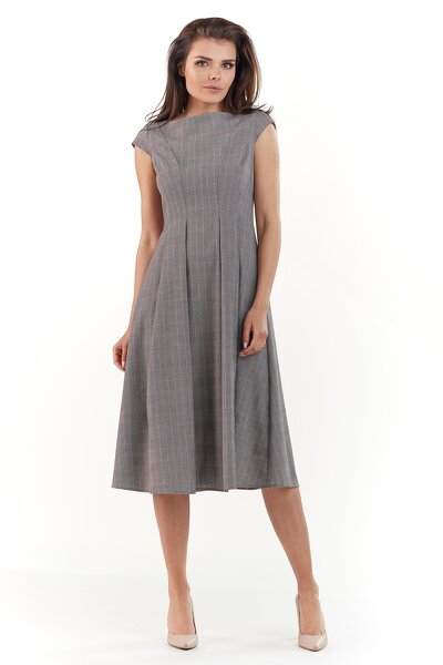 Rozkloszowana sukienka w kratkę o długości 7/8