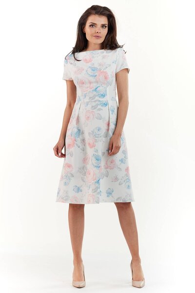 Rozkloszowana sukienka w pastelowe kwiaty