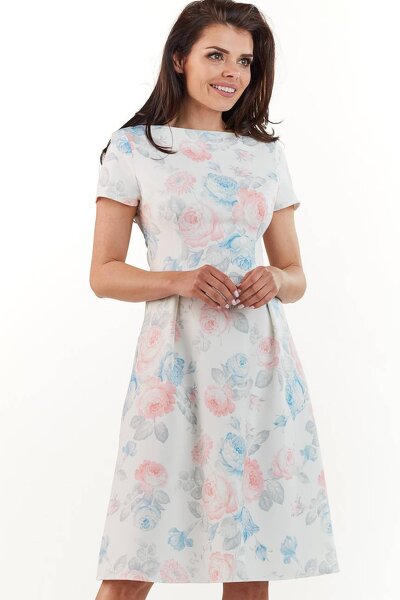 Rozkloszowana sukienka w pastelowe kwiaty