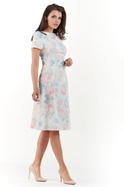 Rozkloszowana sukienka w pastelowe kwiaty