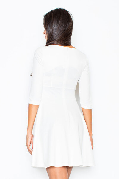 Rozkloszowana sukienka w kolorze ecru