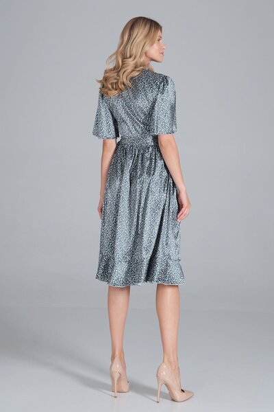 Rozkloszowana wzorzysta sukienka o luźnym fasonie  z satyny