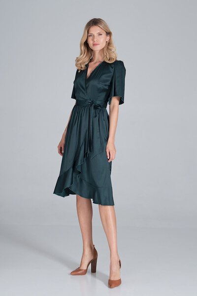 Rozkloszowana zielona sukienka o luźnym fasonie  z satyny