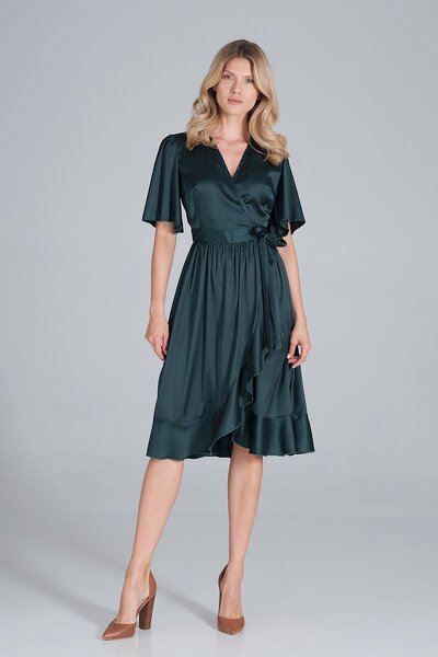 Rozkloszowana zielona sukienka o luźnym fasonie  z satyny