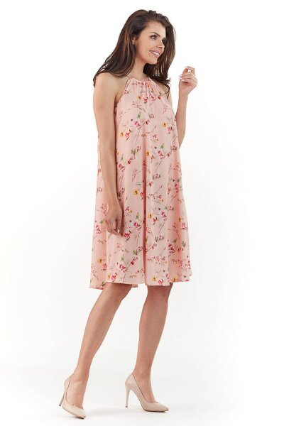 Różowa luźna sukienka w kwiaty wiązana na szyi