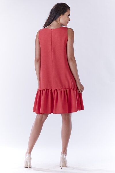 Różowa luźna sukienka z falbaną na dole