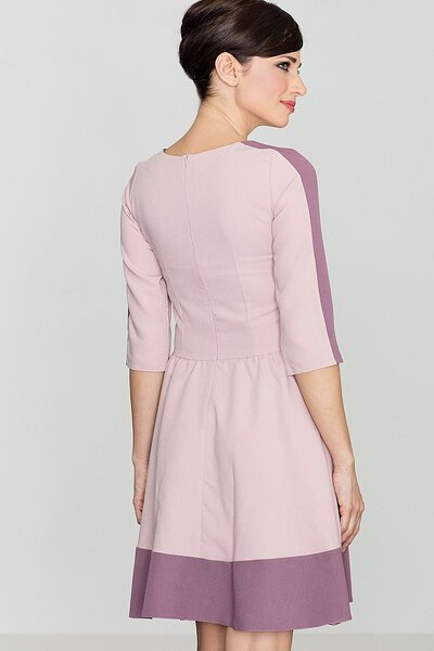 Rozkloszowana sukienka w różowym kolorze