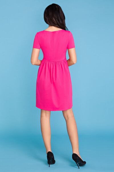 Różowa sukienka odcinana pod biustem