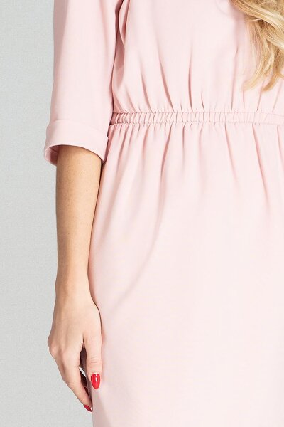 Różowa sukienka z szeroką gumką w pasie