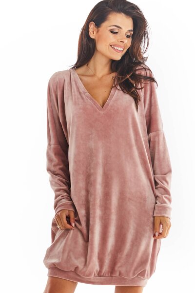 Różowa welurowa sukienka z dekoltem w serek