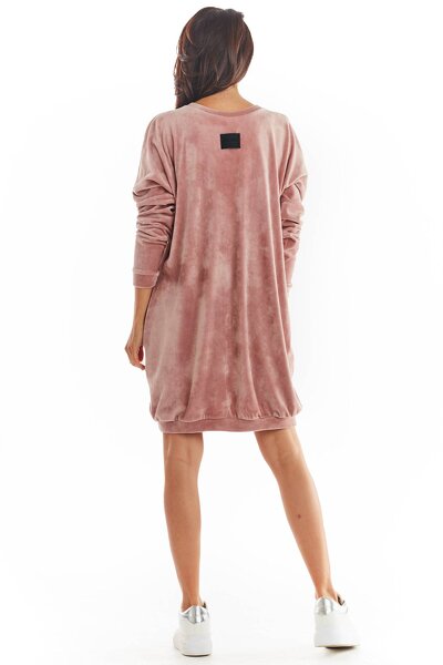 Różowa welurowa sukienka z dekoltem w serek