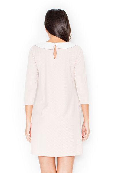 Żakardowa sukienka z kołnierzem w różowym kolorze