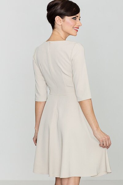 Beżowa sukienka z rękawem 3/4