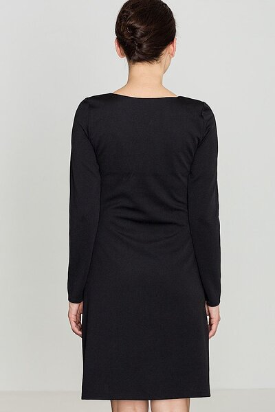 Czarna sukienka z ozdobnymi zamkami