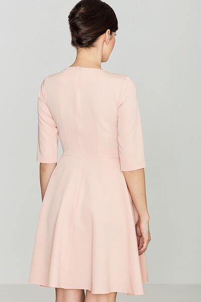 Różowa sukienka z rękawem 3/4