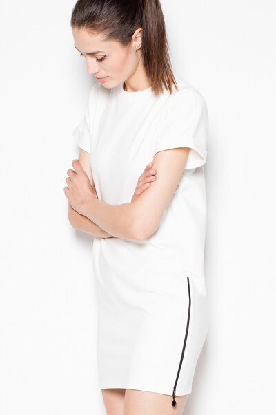 Sukienka sportowa z ozdobnymi suwakami w kolorze ecru