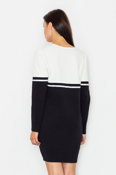 Sportowa sukienka w kolorze ecru i czarnym