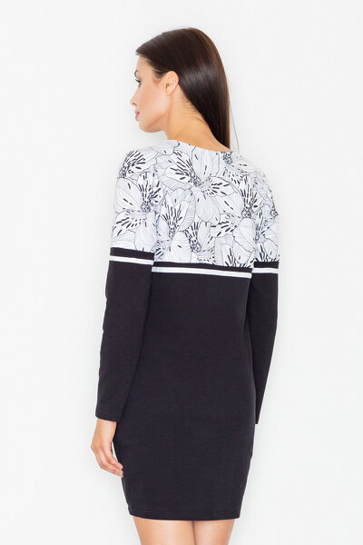 Sportowa sukienka w kolorze czarnym i z kwiatami