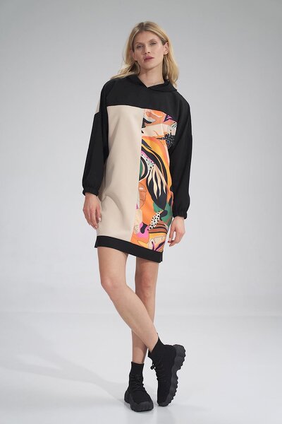 Sportowa sukienka z kapturem w czarno-beżowym kolorze i ozdobnym wzorem