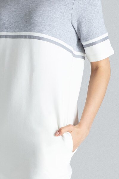 Sportowa sukienka z kieszeniami w kolorze ecru i szarym