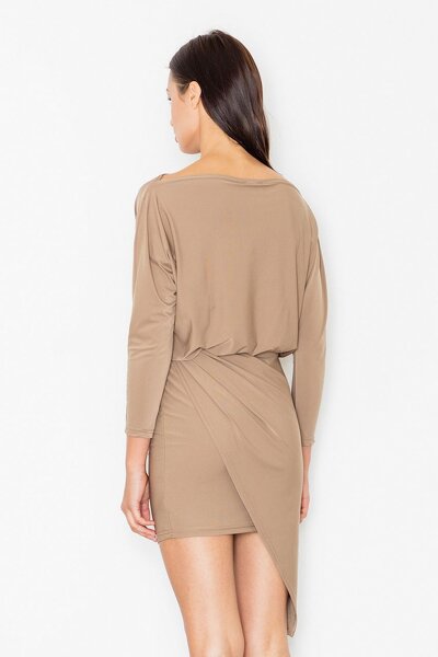 Asymetryczna sukienka mini w beżowym kolorze