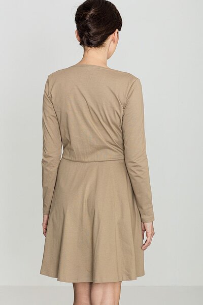 Beżowa sukienka z kopertowym dekoltem
