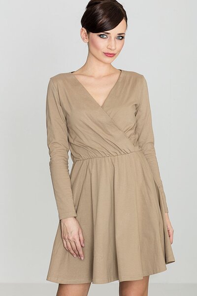 Beżowa sukienka z kopertowym dekoltem