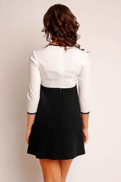 Biało-czarna sukienka odcinana pod biustem