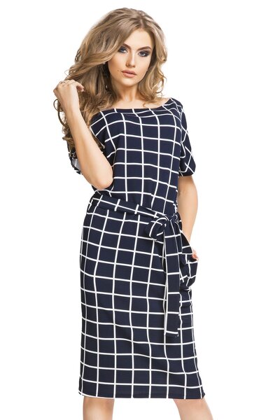 Wzorzysta sukienka o fasonie kimono