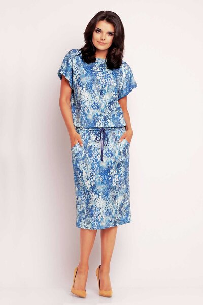 Sukienka midi o fasonie kimono w niebieski wzór