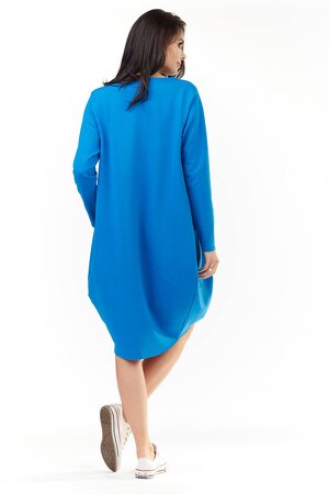 Sukienka midi w stylu oversize w kolorze niebieskim Sukienka midi w stylu oversize w kolorze niebieskim