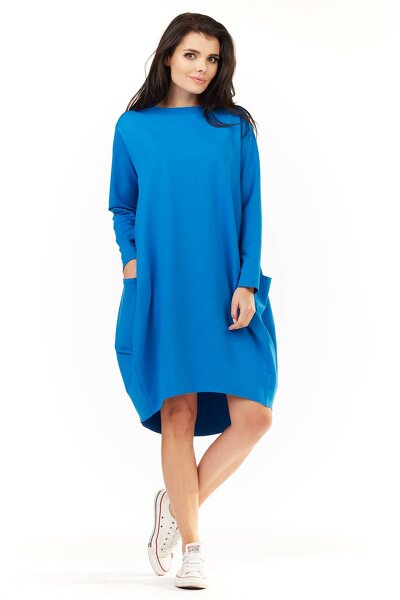 Sukienka midi w stylu oversize w kolorze niebieskim