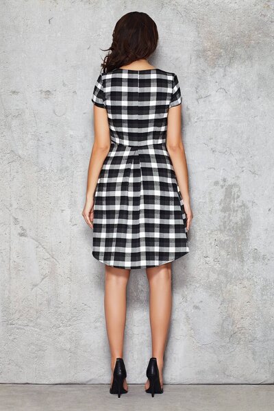 Sukienka midi z dłuższym tyłem w dużą kratkę