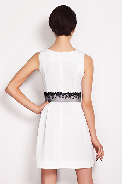 Sukienka ecru z wstawką koronkową