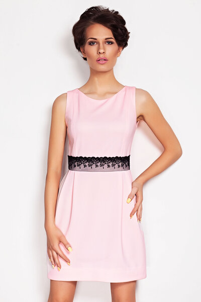 Różowa sukienka z wstawką koronkową