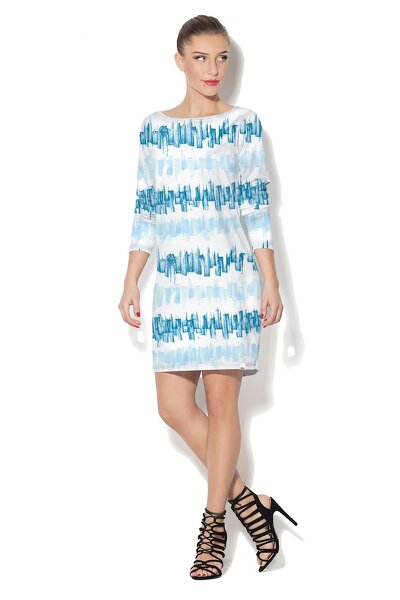 Dopasowana sukienka w odcieniach bieli i błękitu