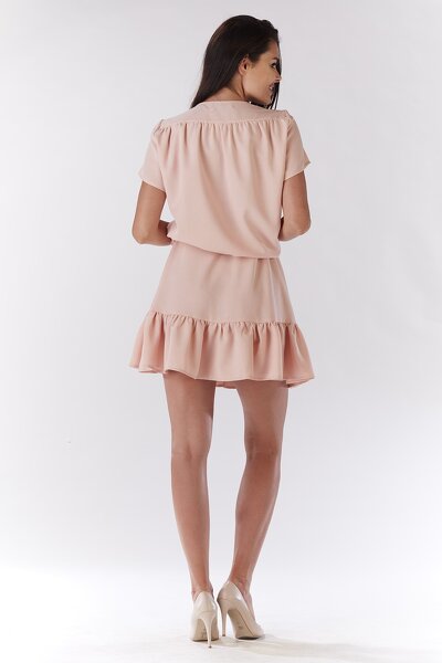 Sukienka mini z falbanką w kolorze pudrowego różu