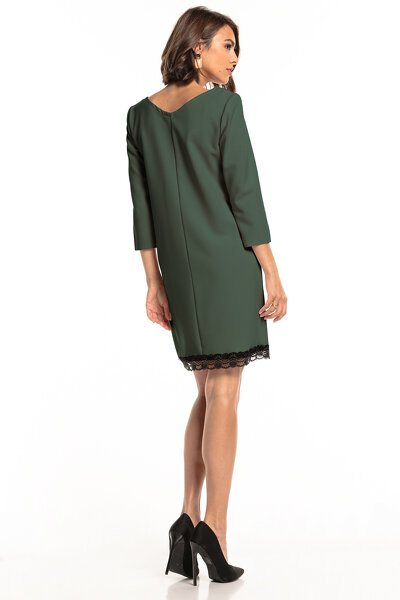 Sukienka o prostym kroju ozdobiona koronką w kolorze khaki