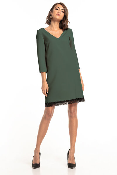Sukienka o prostym kroju ozdobiona koronką w kolorze khaki