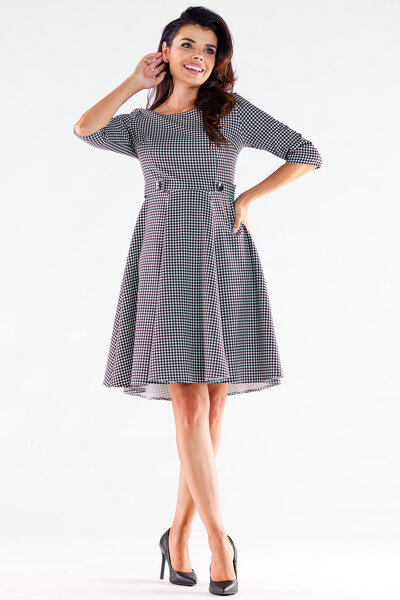 Sukienka o rozkloszowanym fasonie z krótkim rękawem w pepitkę