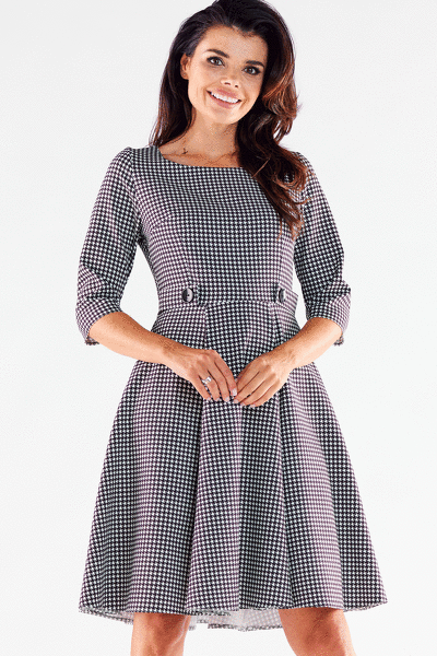 Sukienka o rozkloszowanym fasonie z krótkim rękawem w pepitkę