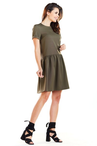 Sukienka odcinana w pasie w kolorze khaki o długości mini