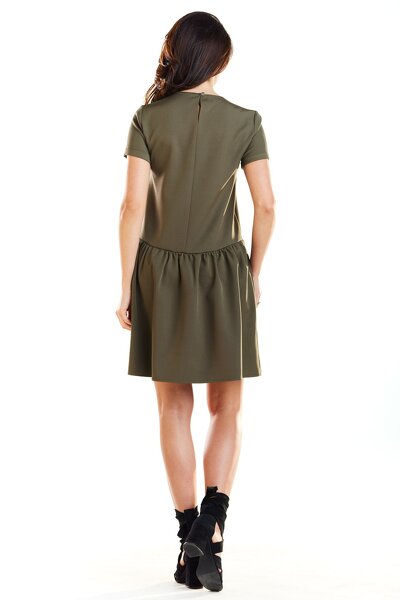 Sukienka odcinana w pasie w kolorze khaki o długości mini