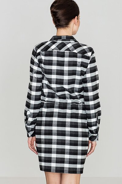Dopasowana sukienka we wzór czarno-białej kratki