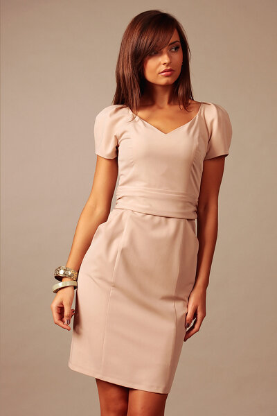 Sukienka mini w kolorze cappuccino z ozdobnymi rękawami