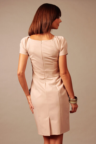 Sukienka mini w kolorze cappuccino z ozdobnymi rękawami