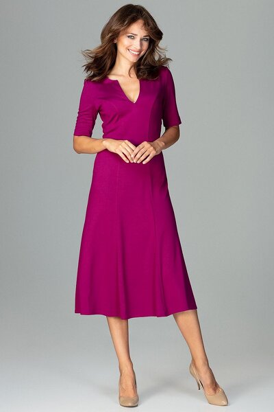 Wizytowa sukienka z dekoltem w kolorze fuksji