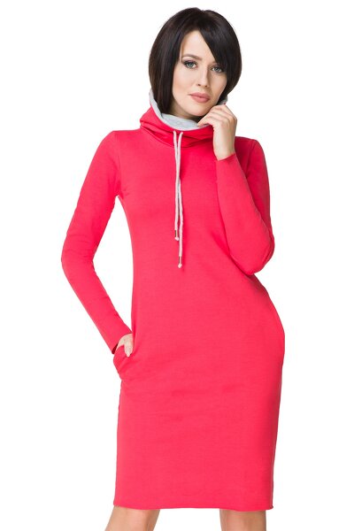 Czerwona sukienka z kominem i kieszeniami