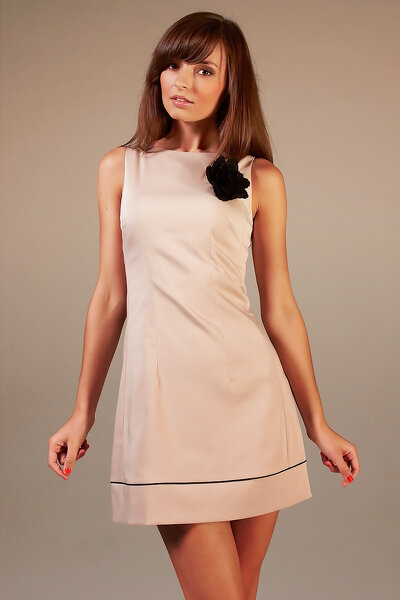 Wieczorowa sukienka mini w kolorze cappuccino