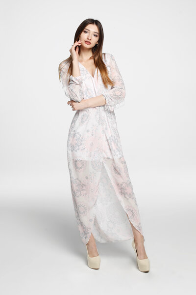 Sukienka z odkrytymi plecami